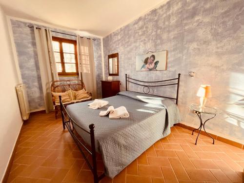 a bedroom with a bed with two towels on it at Casetta Luna e Sole in Montescudaio