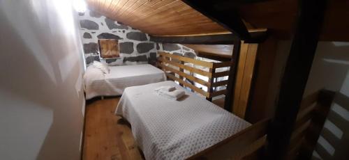 Giường trong phòng chung tại Casa do Garrano - Gerês
