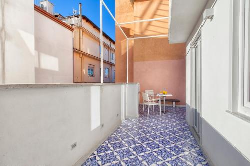 a corridor of an apartment with a table and a window at Piazza Tasso Max 1 in Sorrento