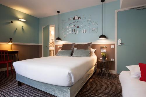 Gallery image of H&ocirc;tel des 3 Poussins in Paris