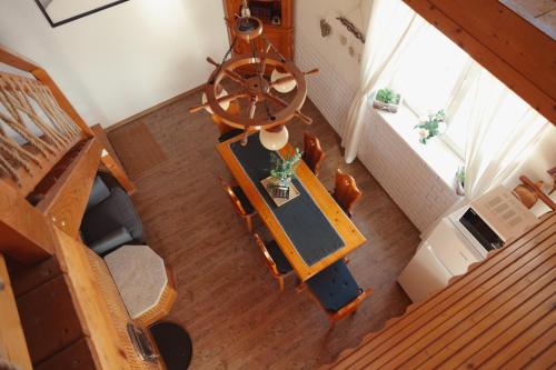 an overhead view of a dining room table in a house at Zemplén Gyöngye Vendégház in Erdőhorváti