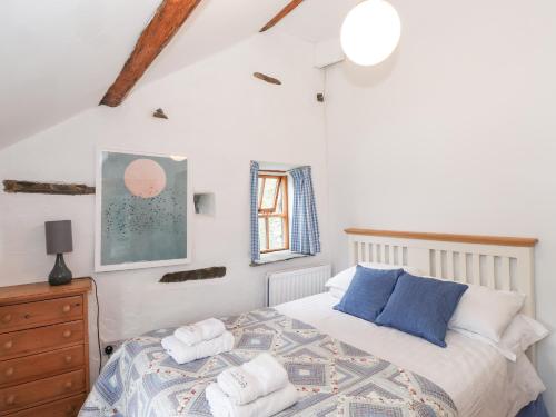 Кровать или кровати в номере Cherry Tree Cottage at Satterthwaite