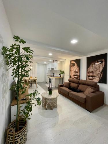 a living room with a couch and a table at A Das Marías ESTUDIO in Ourense