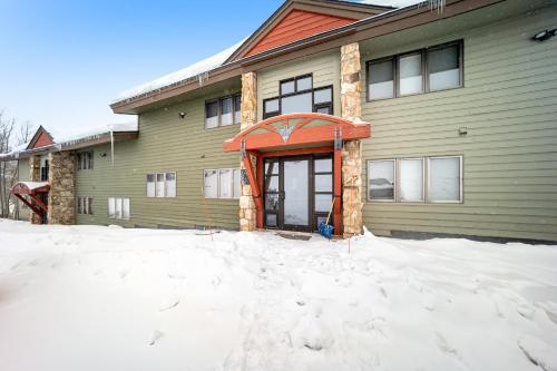 Granby Condo with Views – Photos 2