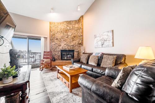 Granby Condo with Views – Photos 3