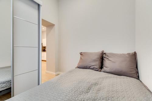 a bedroom with a bed and a mirror at Central Platinum Apartments 7 in Rybnik