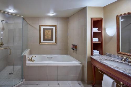 Ванная комната в Harrah's Metropolis Hotel & Casino
