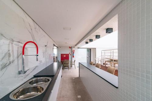 Nhà bếp/bếp nhỏ tại FLAT Luxo NOVO no Manaíra Apart Hotel- prx a praia