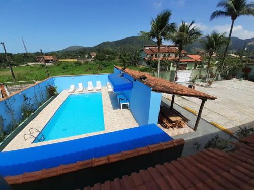 a large swimming pool in a villa with a resort at Residencial Rosi in Caraguatatuba
