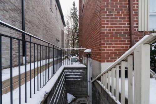 Charming Apartment in Uptown Toronto