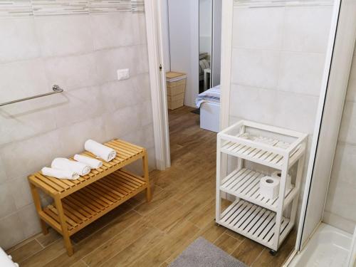 a bathroom with a mirror and a table with towels at FLATS 15 - New Opening in Rome