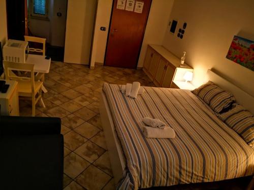 a bedroom with a bed with two towels on it at FLATS 15 - New Opening in Rome