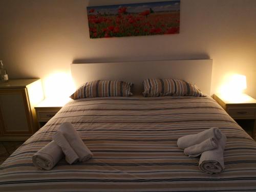 a bedroom with a bed with towels on it at FLATS 15 - New Opening in Rome