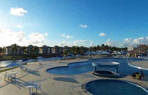 a large swimming pool in a resort at Apt no Cond. Resort Villa das Águas in Atalaia