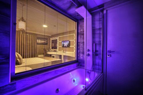 Koupelna v ubytování Demonti Hotel