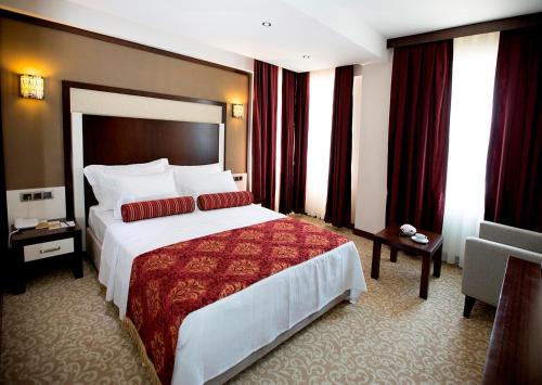 Katil atau katil-katil dalam bilik di Lavin Hotel & Spa