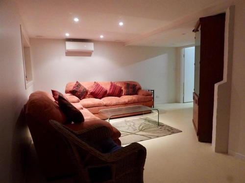 Zona de estar de Denham's Beachfront