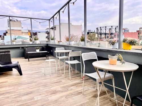 Balkón nebo terasa v ubytování Iconic Athens Hostel