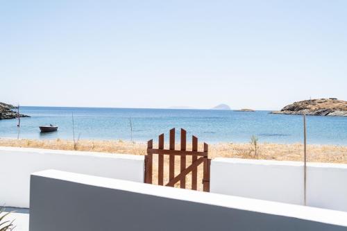 a view of the beach from a house at House by the sea in Kithnos