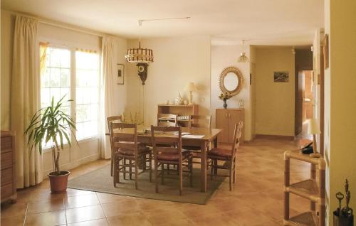 a dining room with a table and chairs at Awesome Home In Argeliers With Wifi in Argeliers