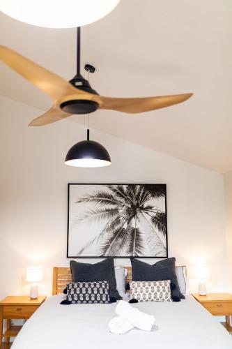 Katil atau katil-katil dalam bilik di Tallows Studio -Modern, tranquil, dog friendly,2 mins to the beach