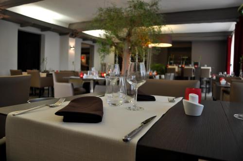 Restaurace v ubytování LOGIS HOTEL & RESTAURANT L'ETAPE Bouc Bel Air - Gardanne