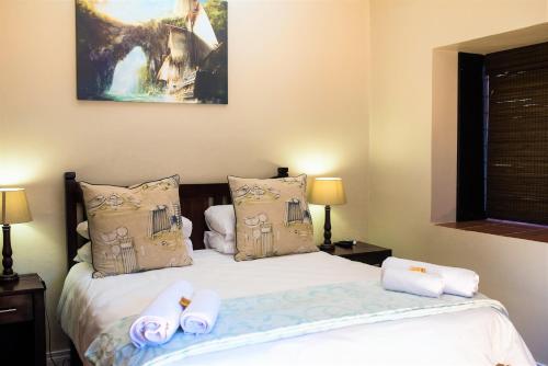 The Tides Inn Bed and Breakfastにあるベッド