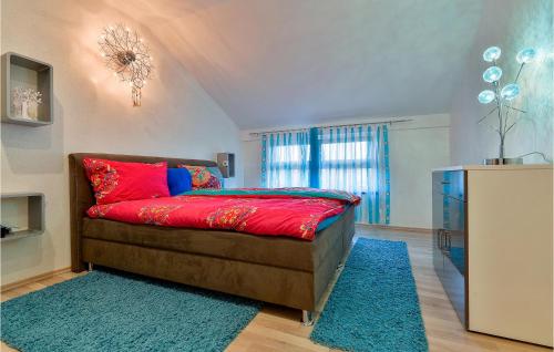 Postel nebo postele na pokoji v ubytování Gorgeous Home In Zadoborje With Heated Swimming Pool