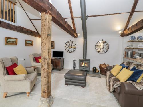 a living room with couches and a fire place at The Old Swill House in Chippenham