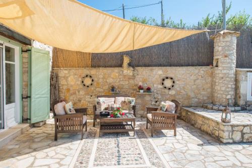 Патио или другая зона на открытом воздухе в Villa Siorra by PosarelliVillas