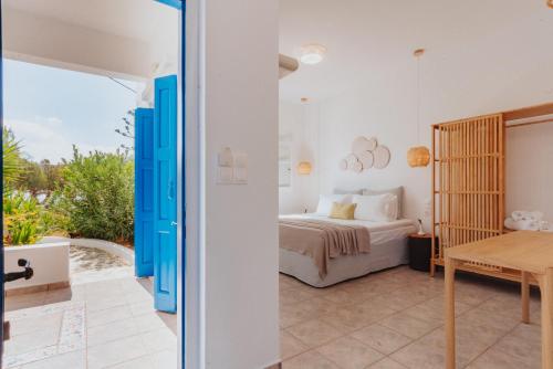 Ένα ή περισσότερα κρεβάτια σε δωμάτιο στο Mouras Studios