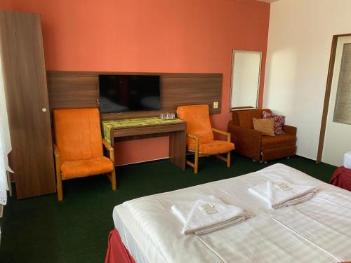 Postel nebo postele na pokoji v ubytování Formanka Hotel & Camp