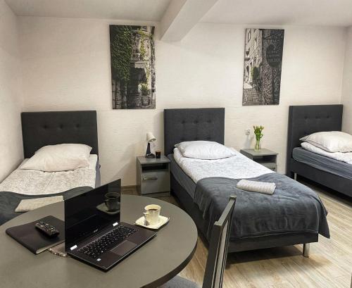 Posteľ alebo postele v izbe v ubytovaní Hostel Adabet
