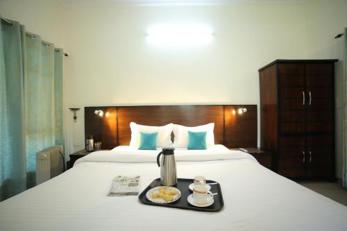 Ένα ή περισσότερα κρεβάτια σε δωμάτιο στο Ghughuti Baasa Home Stay, Dehradun