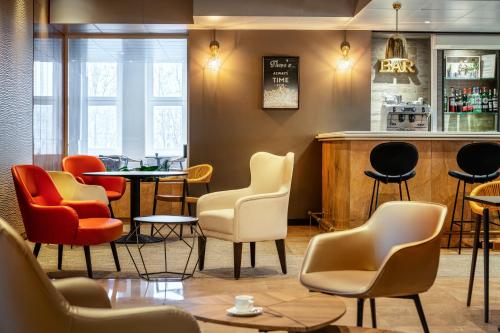 a bar with chairs and a counter in a room at ibis Paris porte de Bercy in Charenton-le-Pont