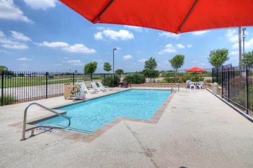 Piscine de l'établissement Motel 6-Roanoke, TX - Northlake - Speedway ou située à proximité