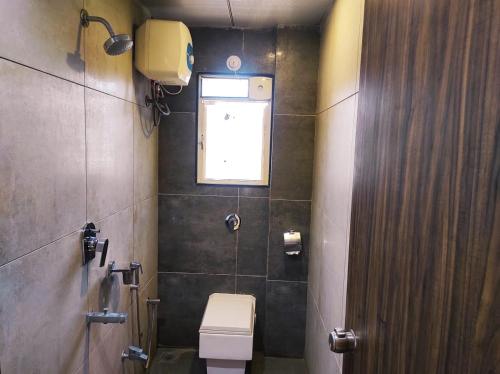 Hotel Manasi INNにあるバスルーム