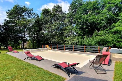 Photo de la galerie de l'établissement Villa neuve avec piscine 6 personnes en limousin, à Ladignac-le-Long