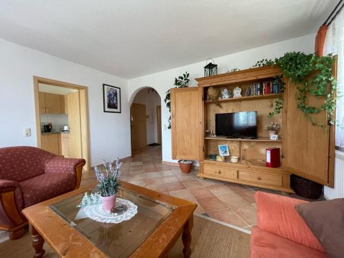 a living room with a couch and a coffee table at Ferienwohnungen Am Kirchberg Kapplblick in Neualbenreuth