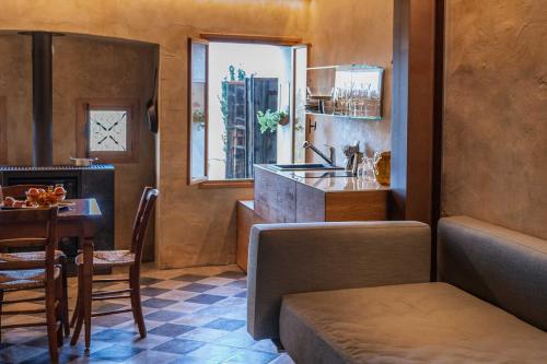 a kitchen and dining room with a table and a counter at Il Molino in Asolo