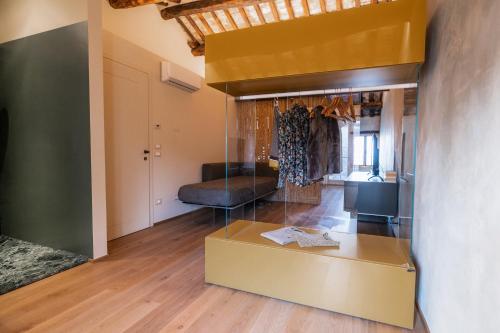 a living room with a table and a couch at Il Molino in Asolo