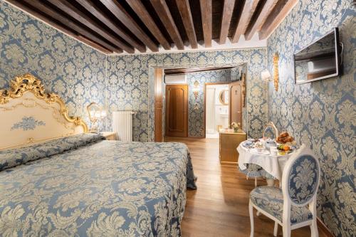 a bedroom with a bed and a table and chairs at Residenza La Loggia in Venice