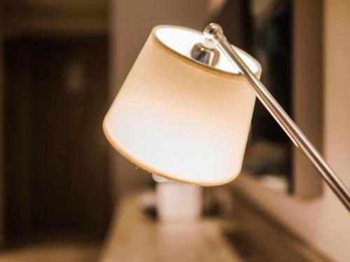 a white lamp sitting on top of a table at Hotel Monotel Dar El Barka in Nouakchott