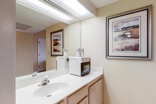 Bathroom sa 287 Sandcastles - Hotel Side