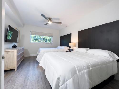 a bedroom with two beds and a ceiling fan at 365 Ocean in Boca Raton