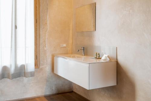 a bathroom with a white sink and a mirror at Il Molino in Asolo