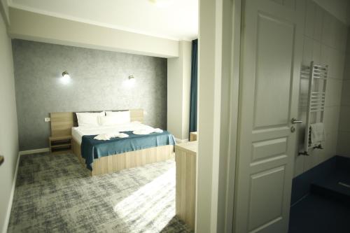 Postel nebo postele na pokoji v ubytování Hotel Agapi Mamaia
