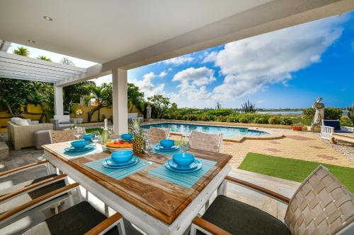 OCEAN VIEW Fully Renovated Villa Private Pool