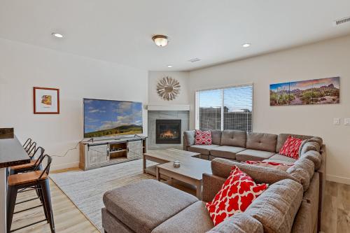 a living room with a couch and a fireplace at Bliss Flagstaff 49 townhouse in Bellemont