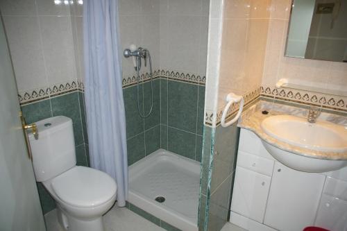 A bathroom at Apartamento Princicasim 2 dormitorios
